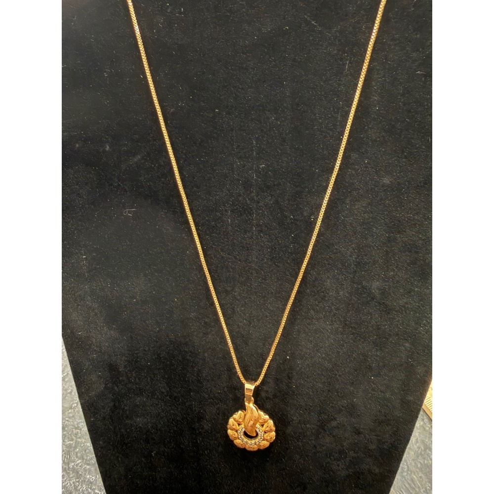 Vintage Gold Tone Rhinestone Horseshoe Floral‎ Engraved Pendant Box Chain